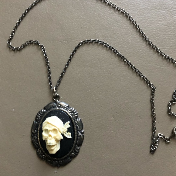 Mini Cameo Skull Pirate Necklace - Picture 2 of 4